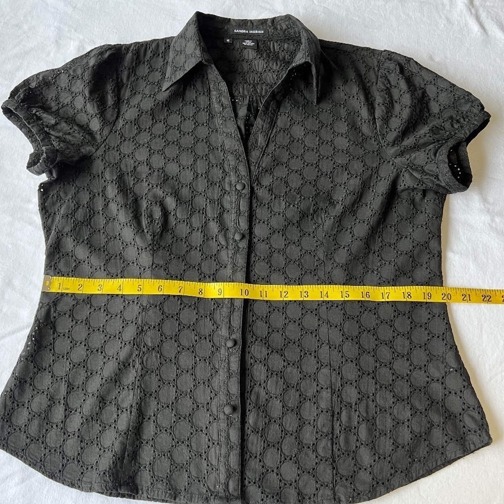 Sandra Ingrish Circle Eyelet Button Down Puffed S… - image 4